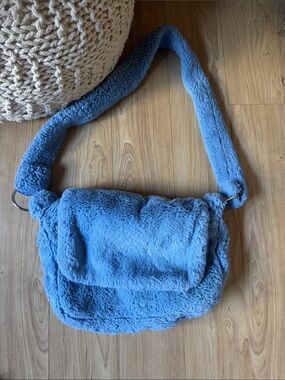 Plush Blue Faux Fur Crossbody Bag - Soft Shoulder Tote